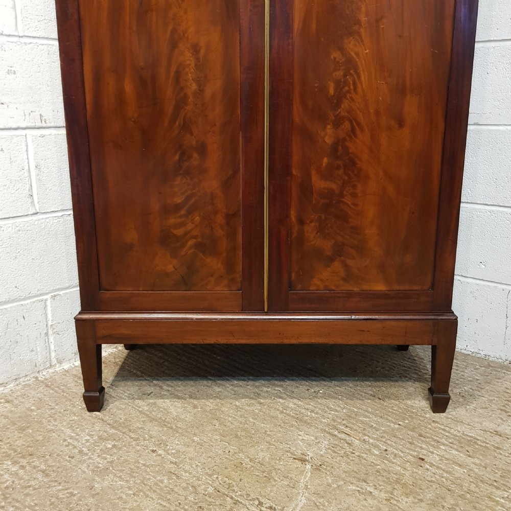 AN ANTIQUE REGENCY MAHOGANY SMALL WARDROBE C1810 View III