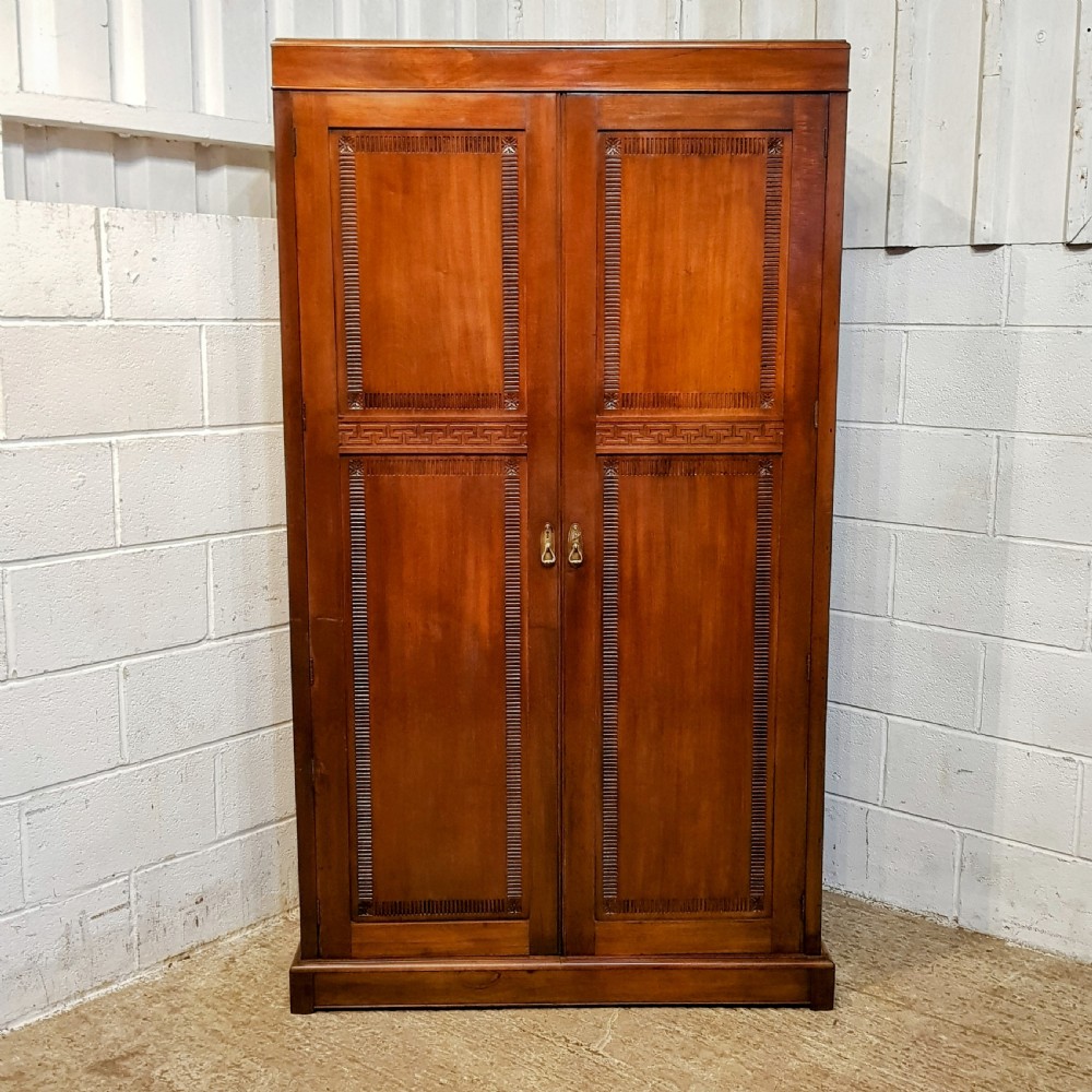 AN ANTIQUE EDWARDIAN MAHOGANY DOUBLE WARDROBE C1900