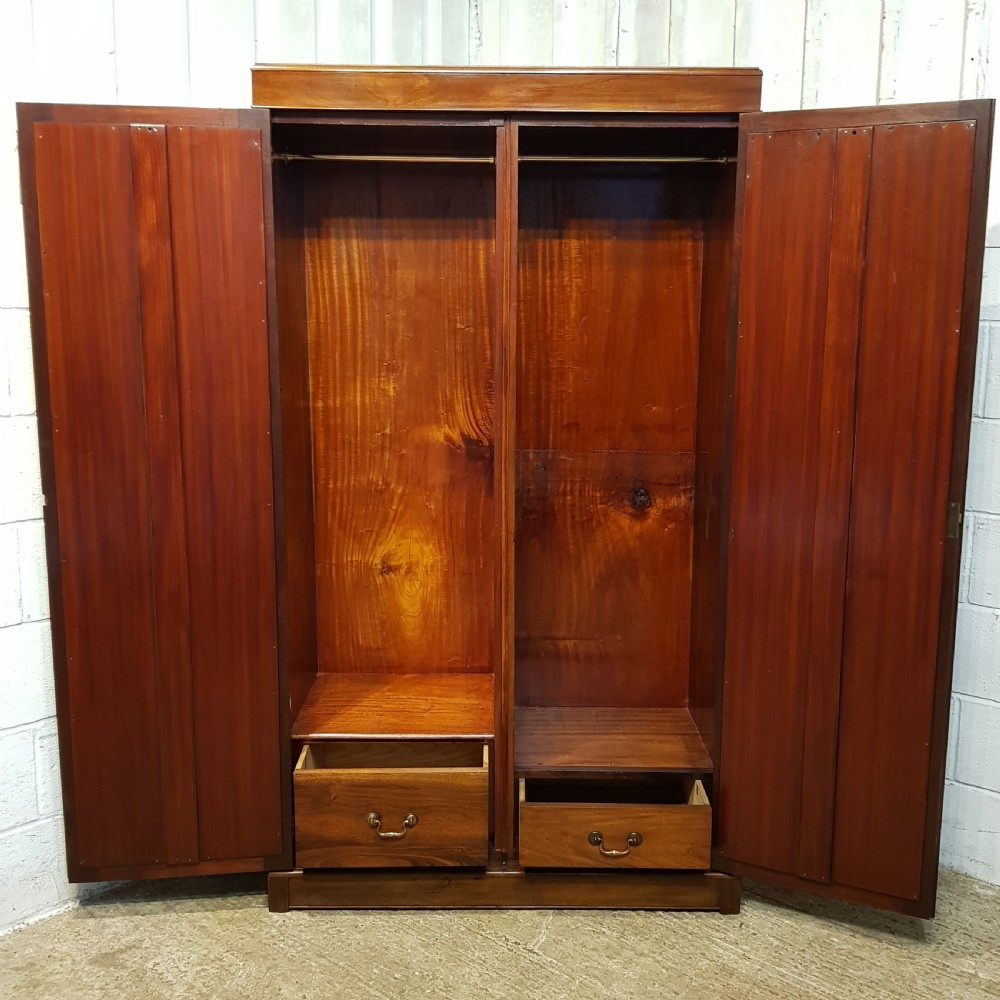 AN ANTIQUE EDWARDIAN MAHOGANY DOUBLE WARDROBE C1900 View VIII