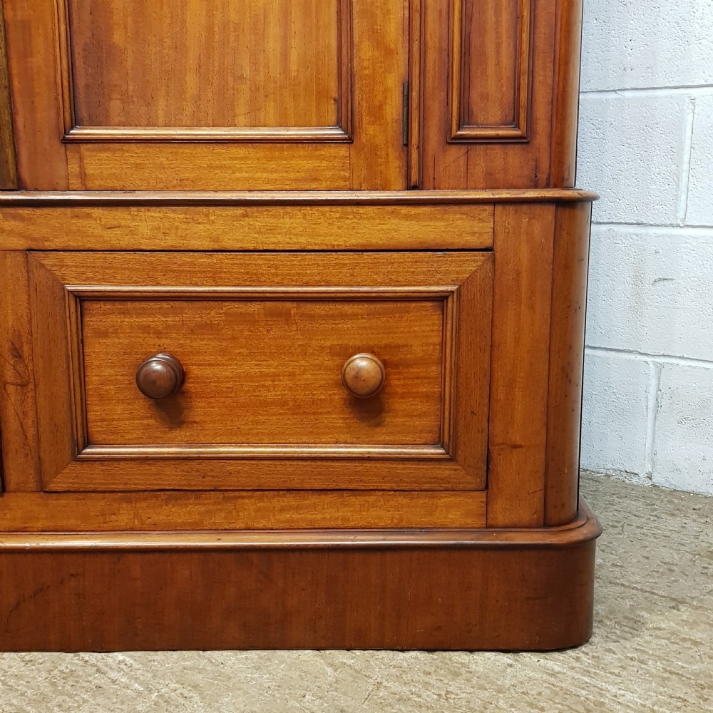 AN ANTIQUE VICTORIAN MAHOGANY DOUBLE WARDROBE C1880 View VI