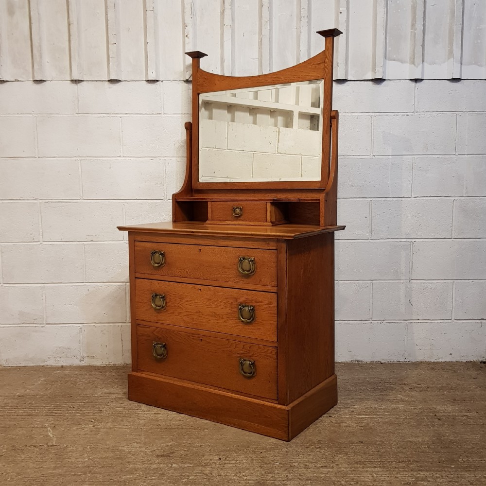 AN ANTIQUE EDWARDIAN OAK ARTS AND CRAFTS DRESSING CHEST C1910 View II