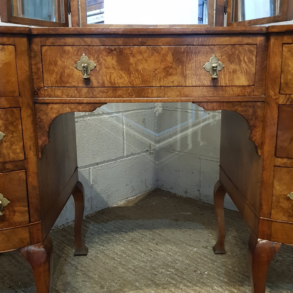 AN ANTIQUE BURR WALNUT DRESSING TABLE C1920 View IV