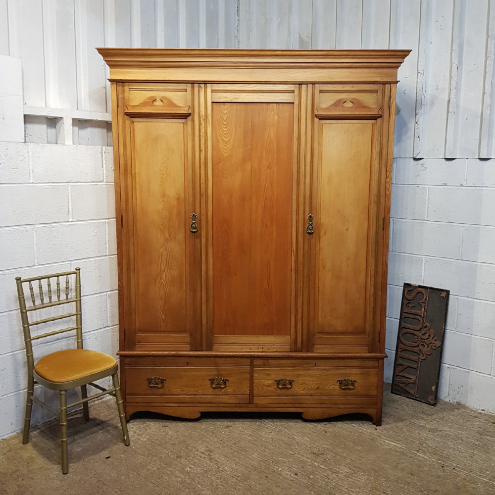 AN ANTIQUE EDWARDIAN ASH DOUBLE WARDROBE C1900