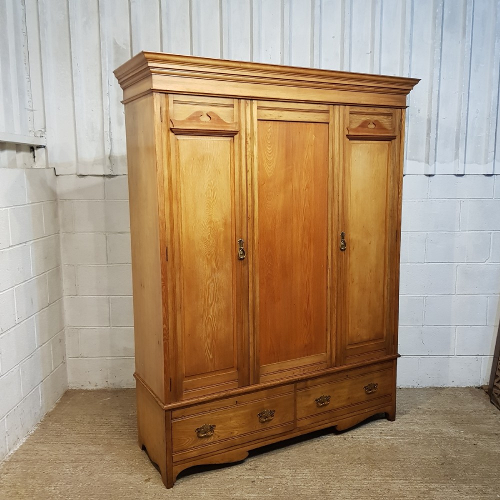 AN ANTIQUE EDWARDIAN ASH DOUBLE WARDROBE C1900 View VI