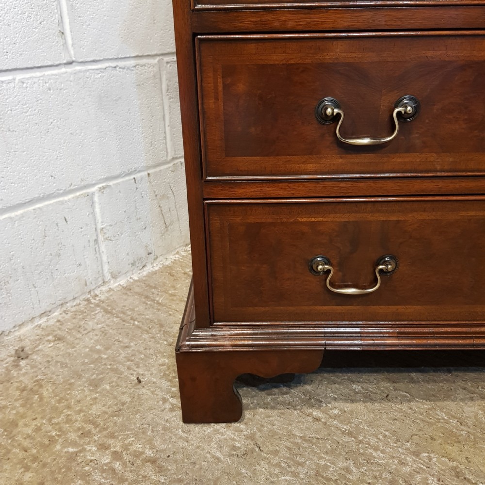 AN ANTIQUE PAIR OF 1920's FOUR HEIGHT BURR WALNUT CHEST OF DRAWERS View IV