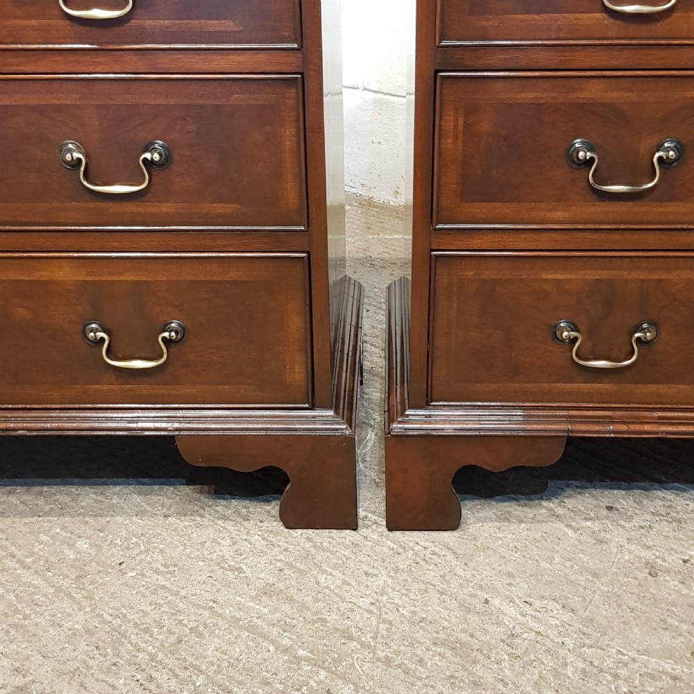AN ANTIQUE PAIR OF 1920's FOUR HEIGHT BURR WALNUT CHEST OF DRAWERS View VI