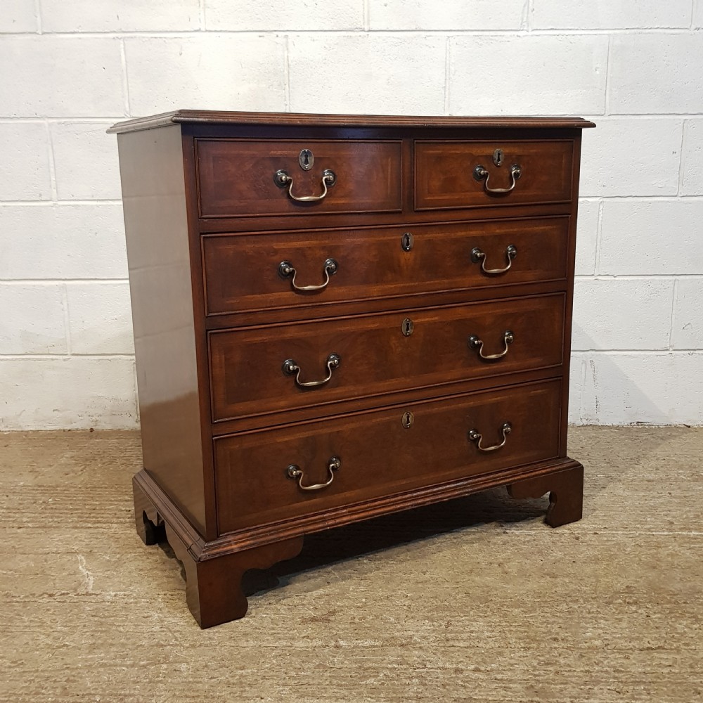 AN ANTIQUE PAIR OF 1920's FOUR HEIGHT BURR WALNUT CHEST OF DRAWERS View VIII