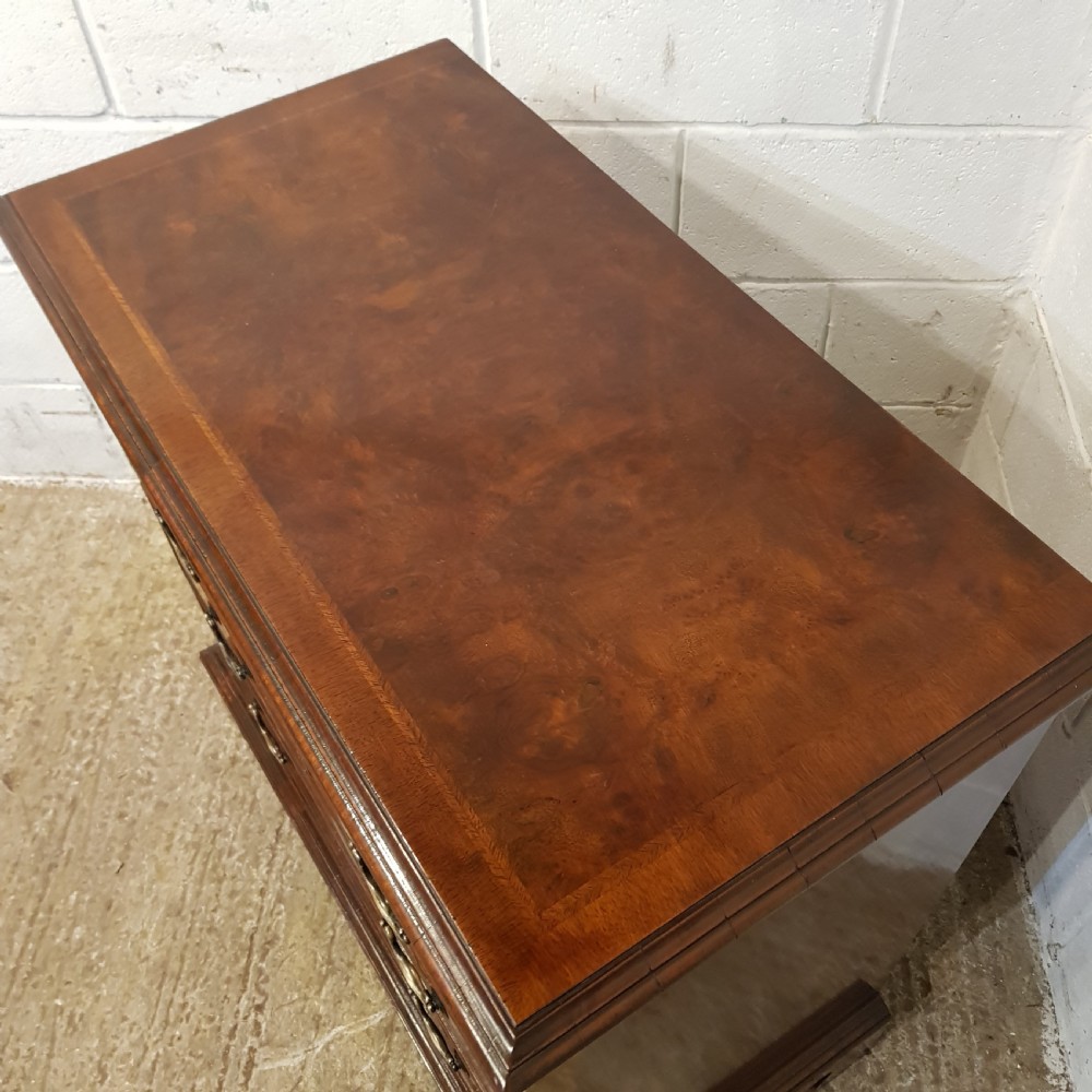 AN ANTIQUE PAIR OF 1920's FOUR HEIGHT BURR WALNUT CHEST OF DRAWERS View X