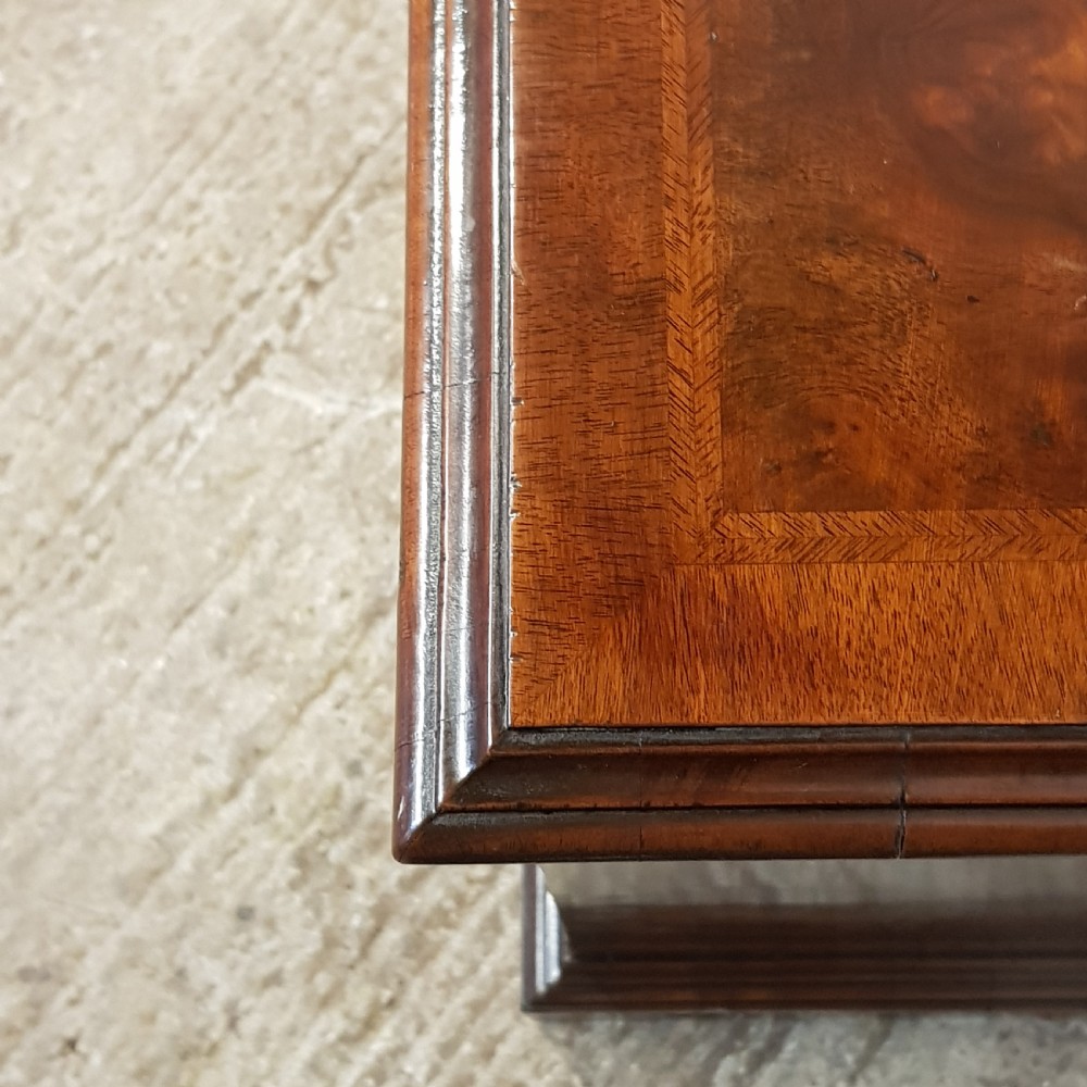 AN ANTIQUE PAIR OF 1920's FOUR HEIGHT BURR WALNUT CHEST OF DRAWERS View XI