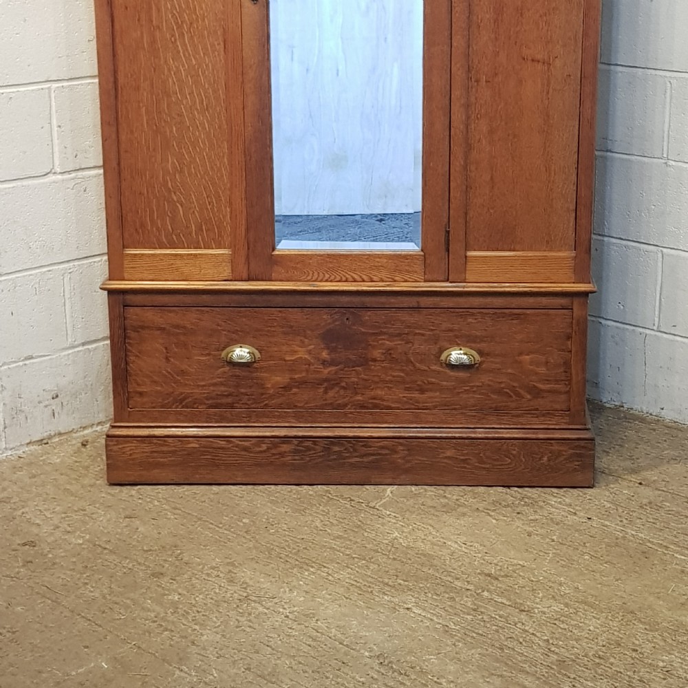 AN ANTIQUE EDWARDIAN OAK SINGLE ARTS AND CRAFTS WARDROBE  View II