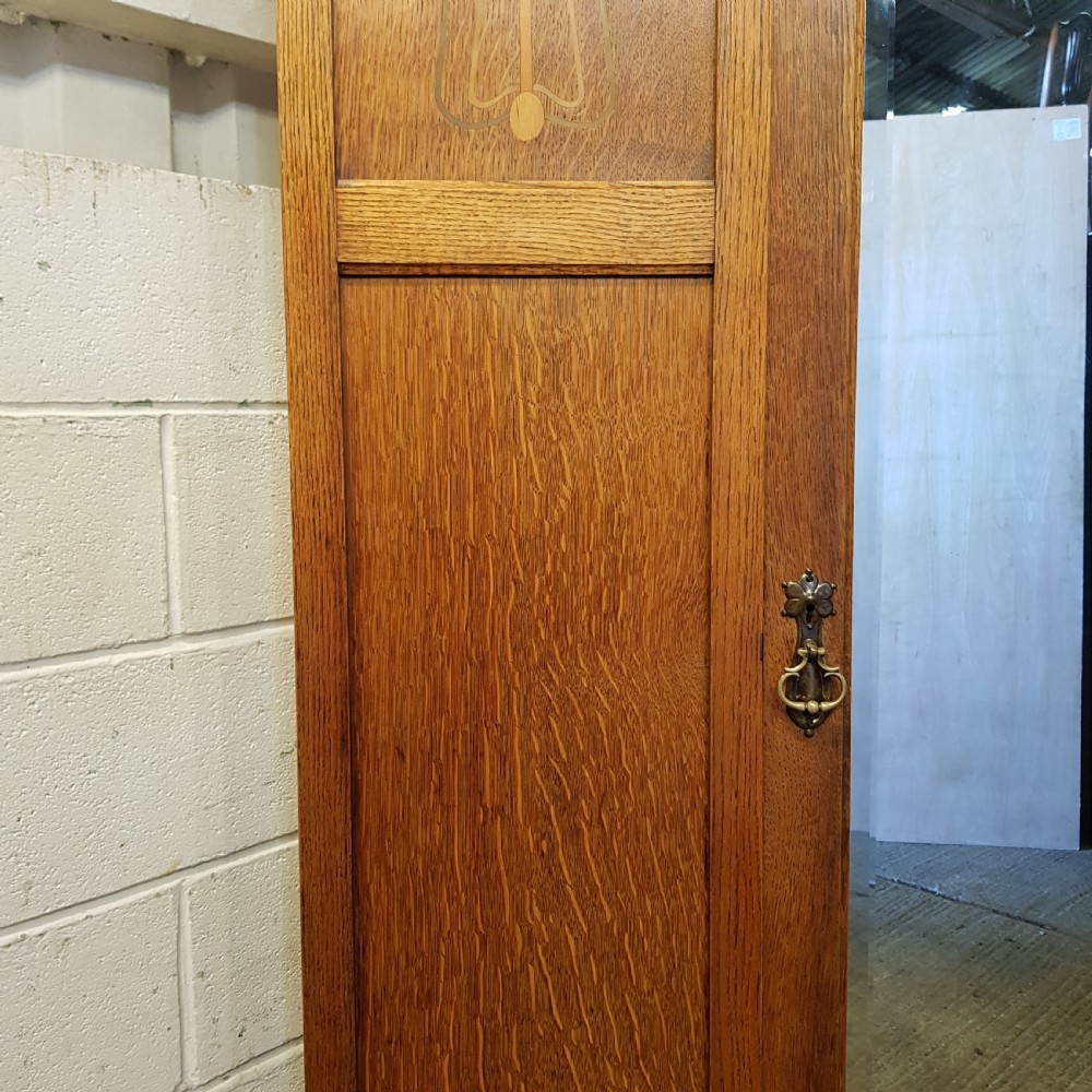 AN ANTIQUE EDWARDIAN OAK SINGLE ARTS AND CRAFTS WARDROBE  View VI