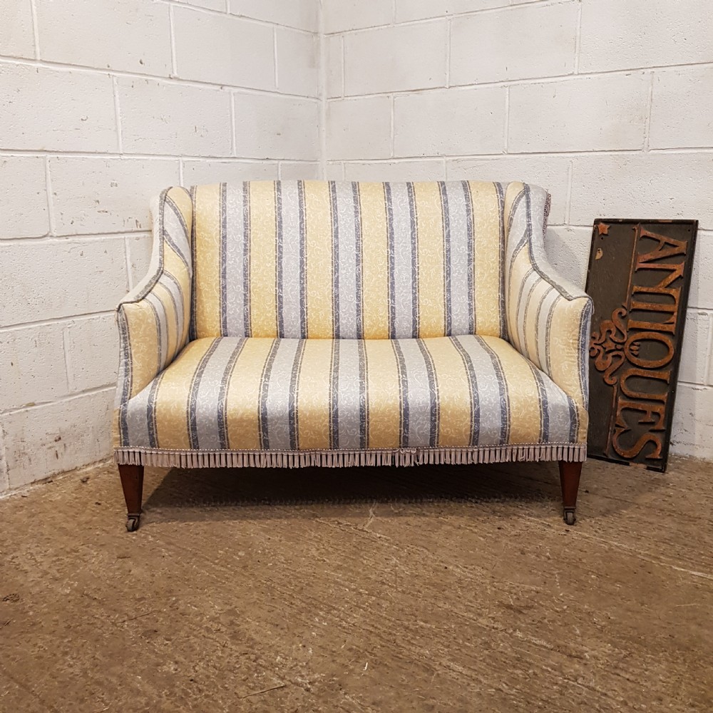 AN ANTIQUE SMALL EDWARDIAN SOFA C1900