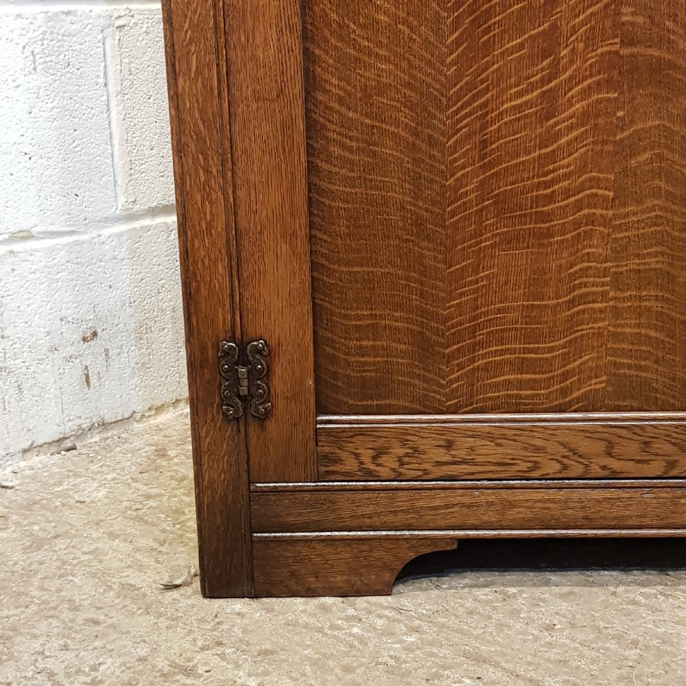 AN ANTIQUE 1920's OAK DOUBLE WARDROBE View IV