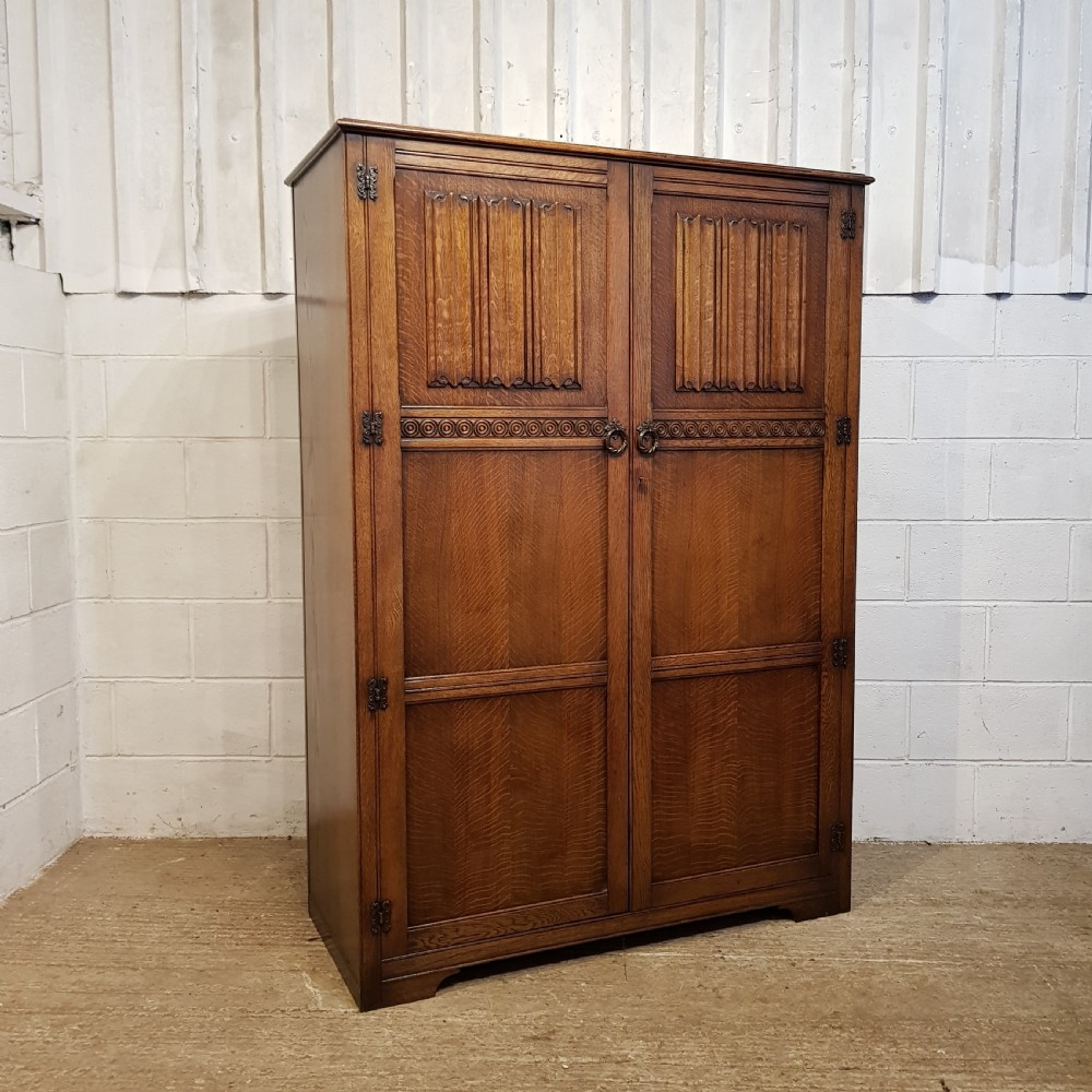 AN ANTIQUE 1920's OAK DOUBLE WARDROBE View VI
