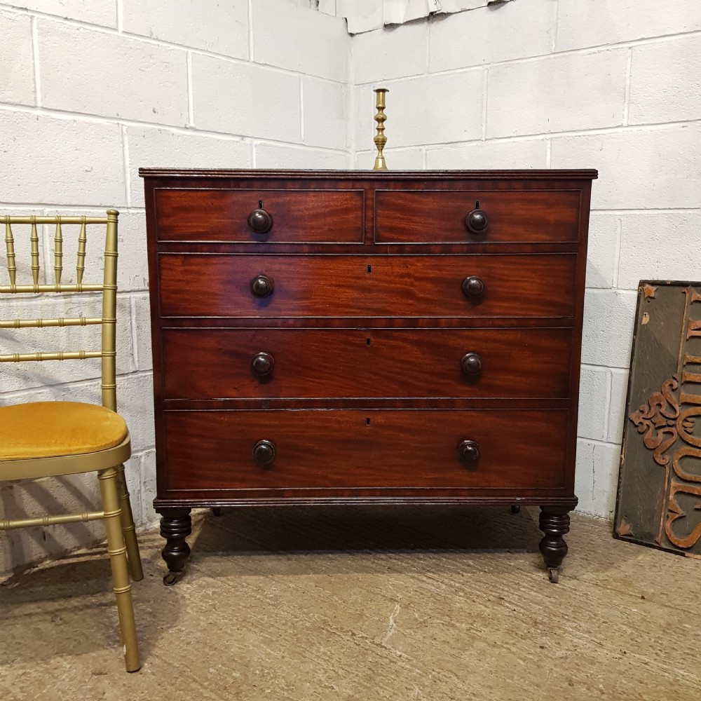 AN ANTIQUE EARLY VICTORIAN FOUR HEIGHT CHEST OF DRAWERS C1840