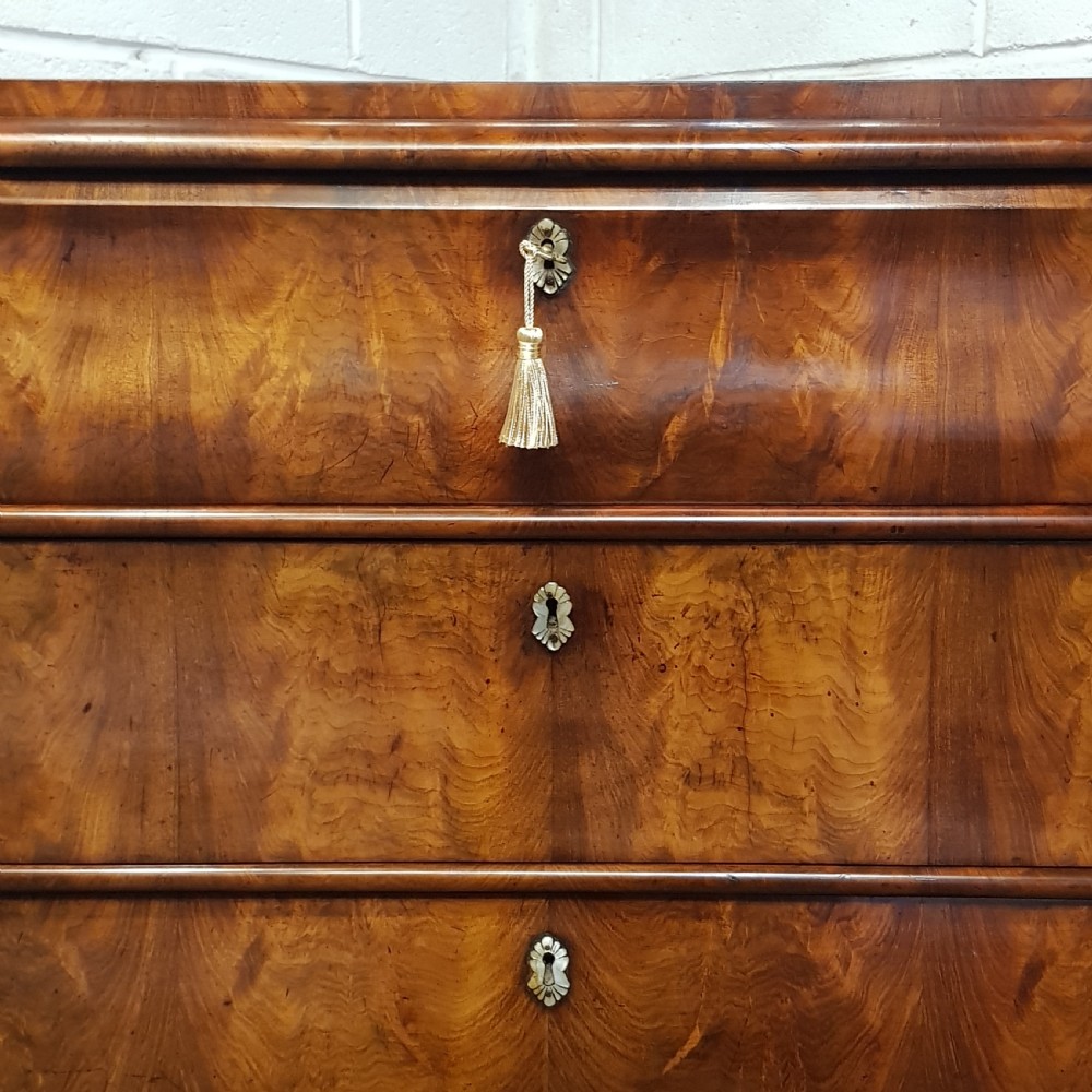 AN ANTIQUE VICTORIAN MAHOGANY BIEDERMERE FOUR HEIGHT CHEST OF DRAWERS C1880 View III