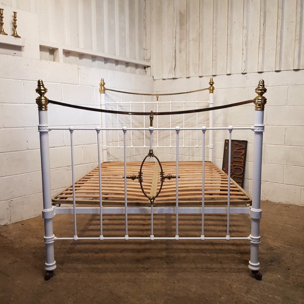 AN ANTIQUE VICTORIAN BRASS AND IRON DOUBLE BEDSTEAD C1880 View VI