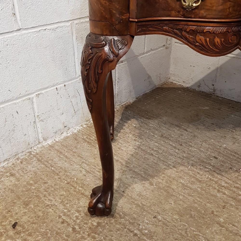 AN ANTIQUE SERPENTINE SHAPED BURR WALNUT SIDE TABLE C1920 View V