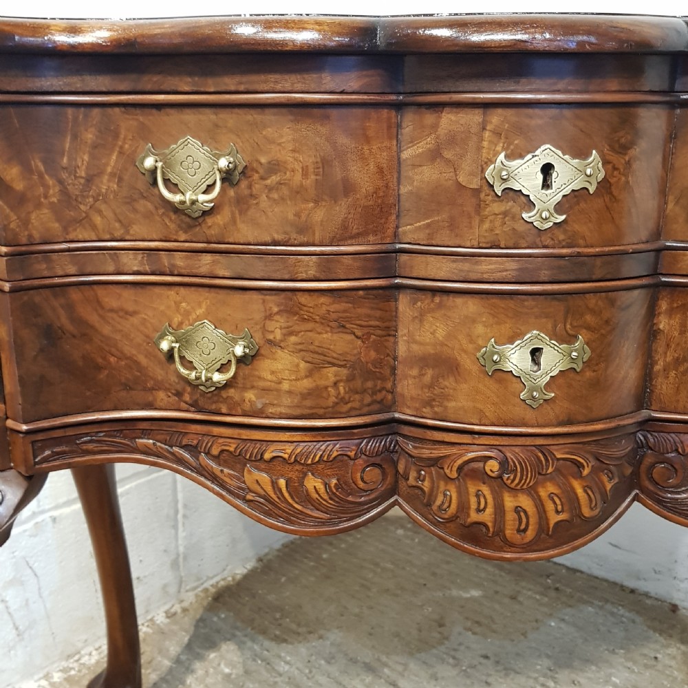 AN ANTIQUE SERPENTINE SHAPED BURR WALNUT SIDE TABLE C1920 View VIII