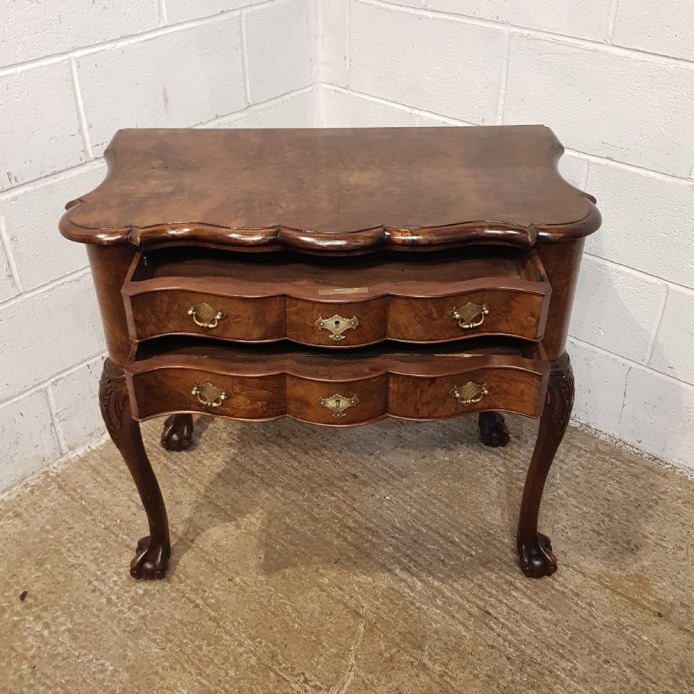 AN ANTIQUE SERPENTINE SHAPED BURR WALNUT SIDE TABLE C1920 View XV