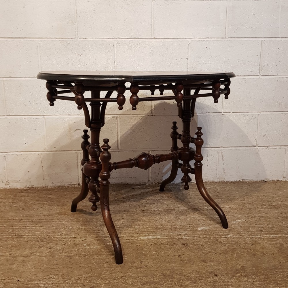 AN ANTIQUE LATE VICTORIAN WALNUT OCCASIONAL TABLE C1890 View II