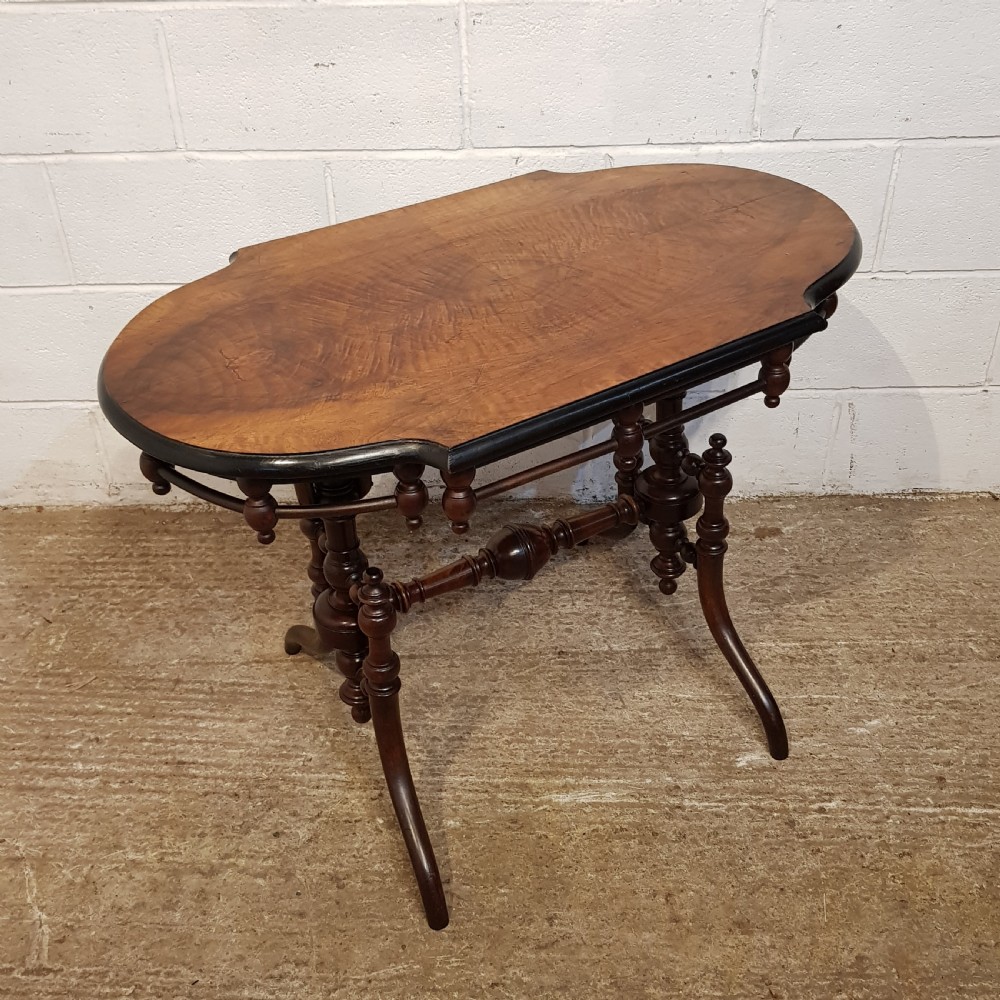 AN ANTIQUE LATE VICTORIAN WALNUT OCCASIONAL TABLE C1890 View V