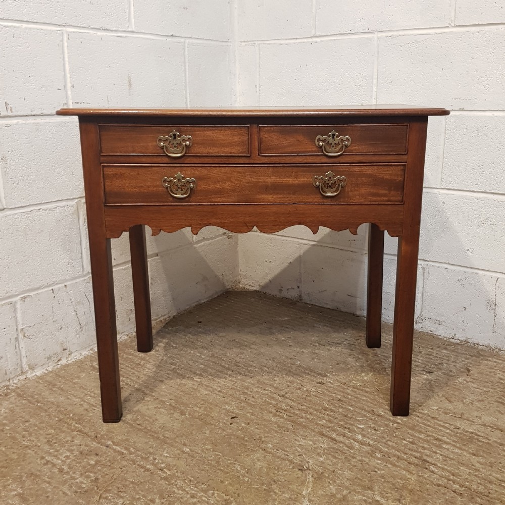 AN ANTIQUE GEORGE 3rd MAHOGANY LOWBOY C1790 View II