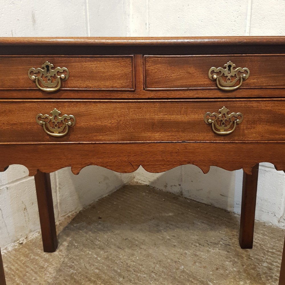 AN ANTIQUE GEORGE 3rd MAHOGANY LOWBOY C1790 View III