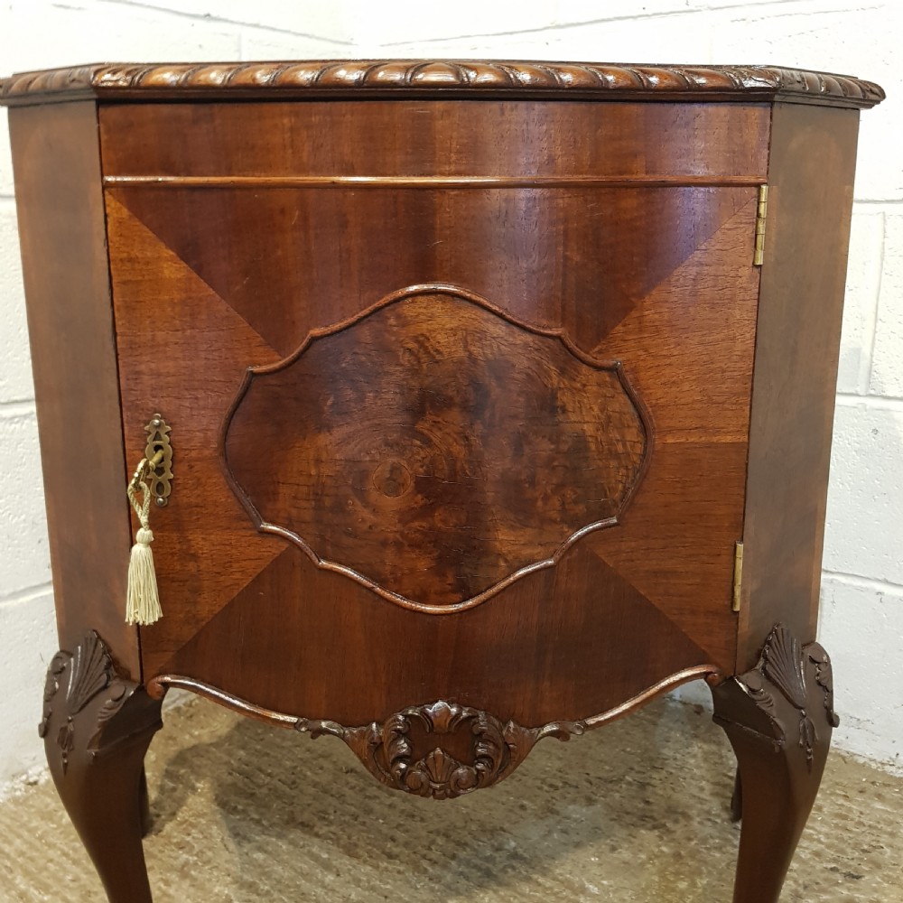 AN ANTIQUE WALNUT SERPENTINE SHAPED SMALL CABINET BY MAPLE & CO C1920 View III