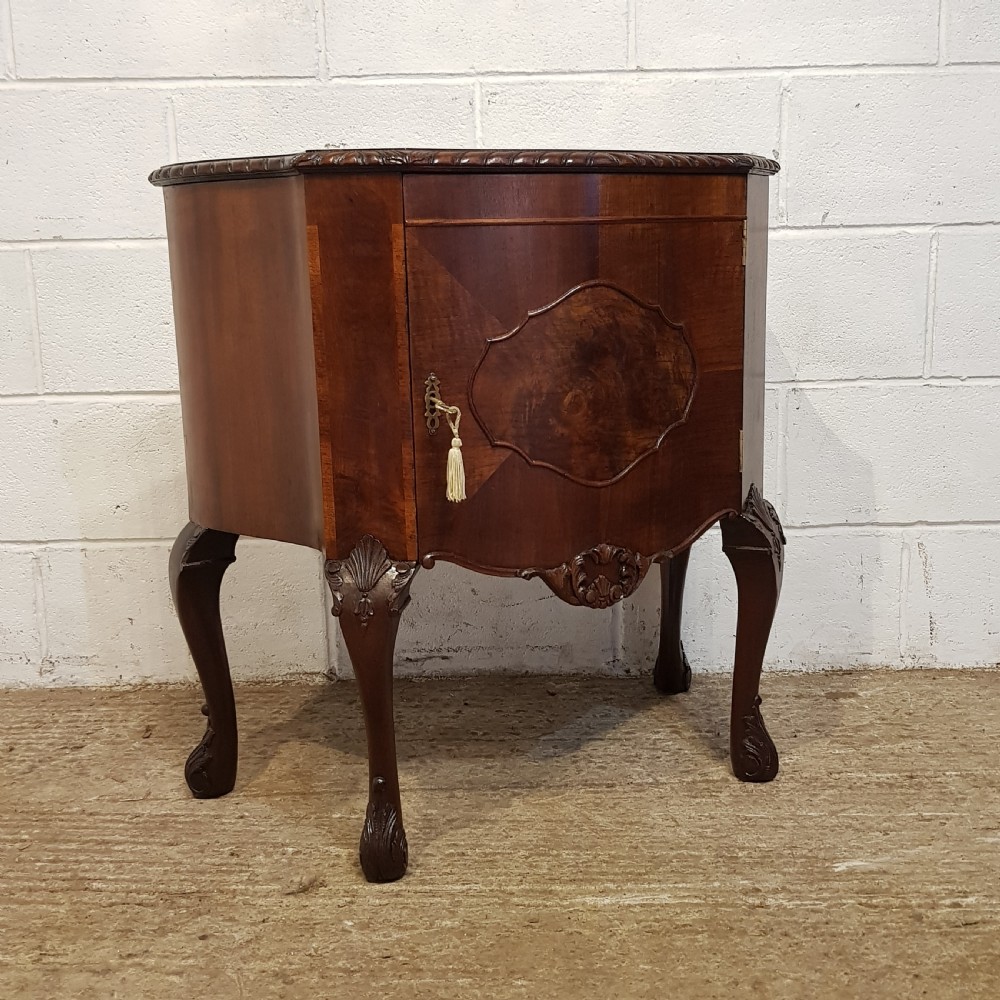 AN ANTIQUE WALNUT SERPENTINE SHAPED SMALL CABINET BY MAPLE & CO C1920 View IV