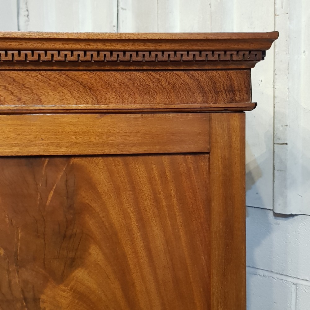 AN ANTIQUE LATE VICTORIAN MAHOGANY BOW FRONTED DOUBLE WARDROBE C1900 View II