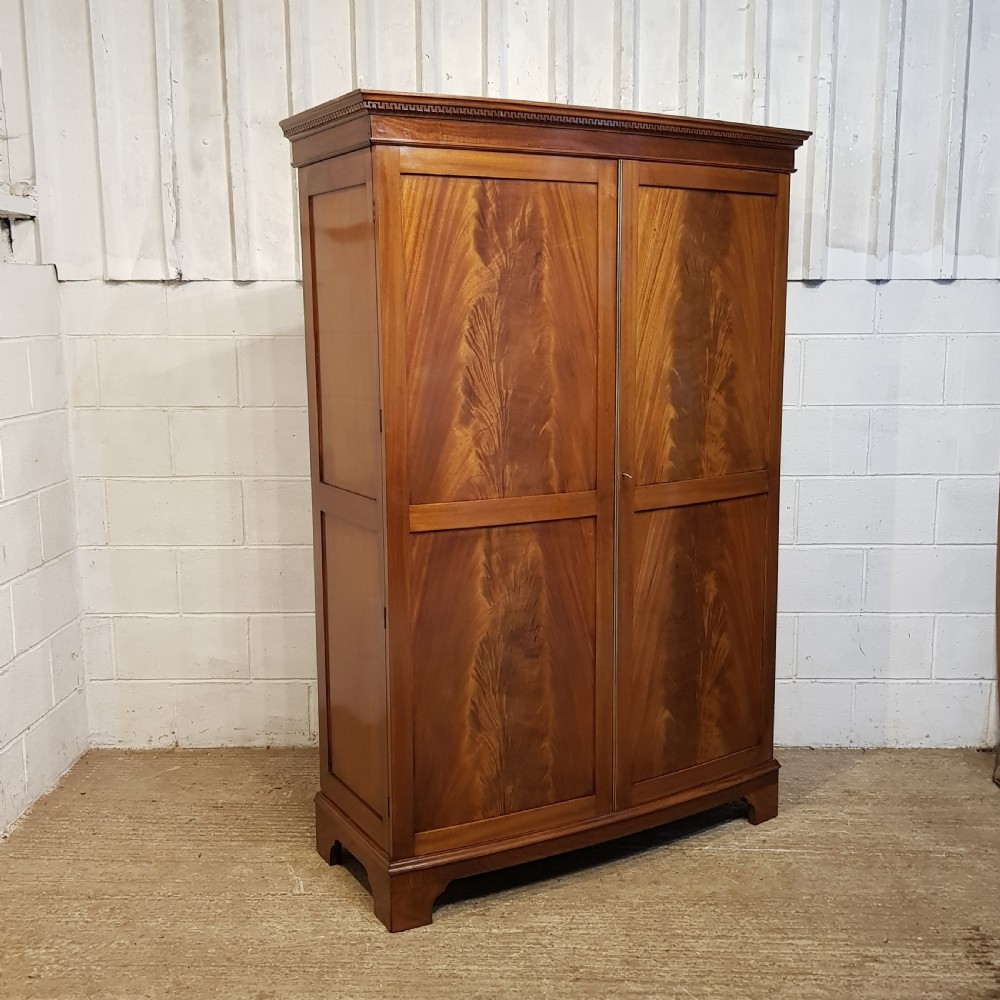 AN ANTIQUE LATE VICTORIAN MAHOGANY BOW FRONTED DOUBLE WARDROBE C1900 View III