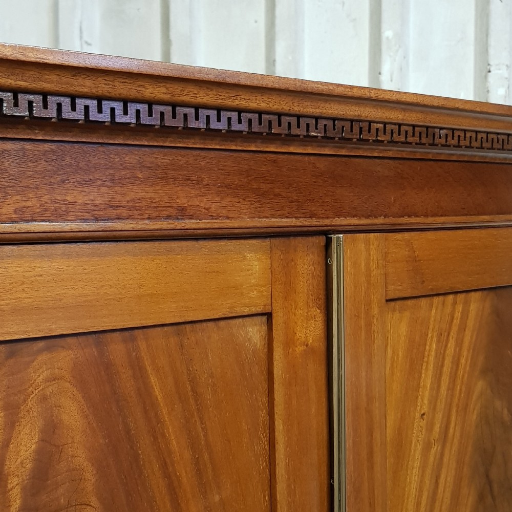 AN ANTIQUE LATE VICTORIAN MAHOGANY BOW FRONTED DOUBLE WARDROBE C1900 View V