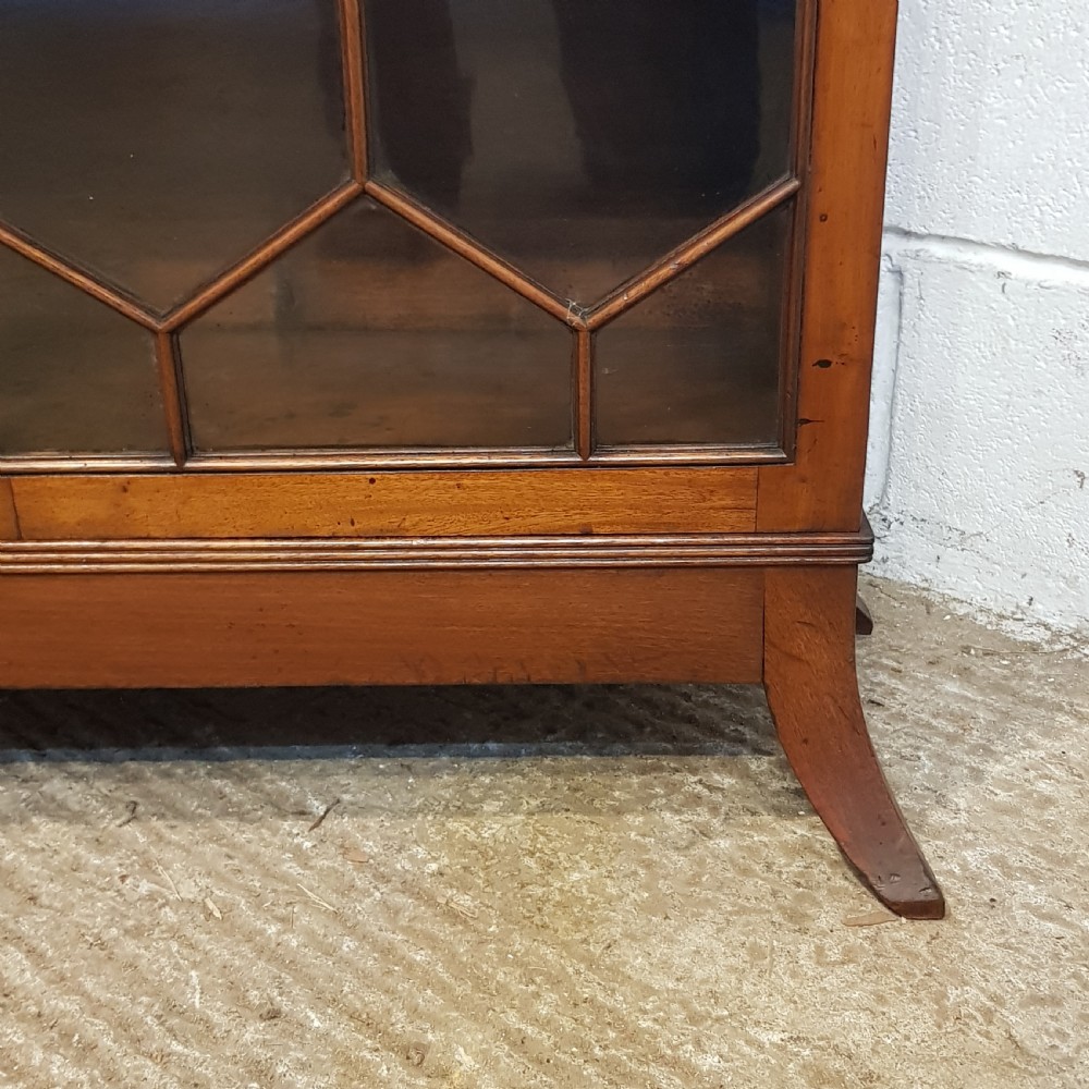 AN ANTIQUE REGENCY MAHOGANY ASTRICAL GLAZED BOOKCASE C1810 View VI