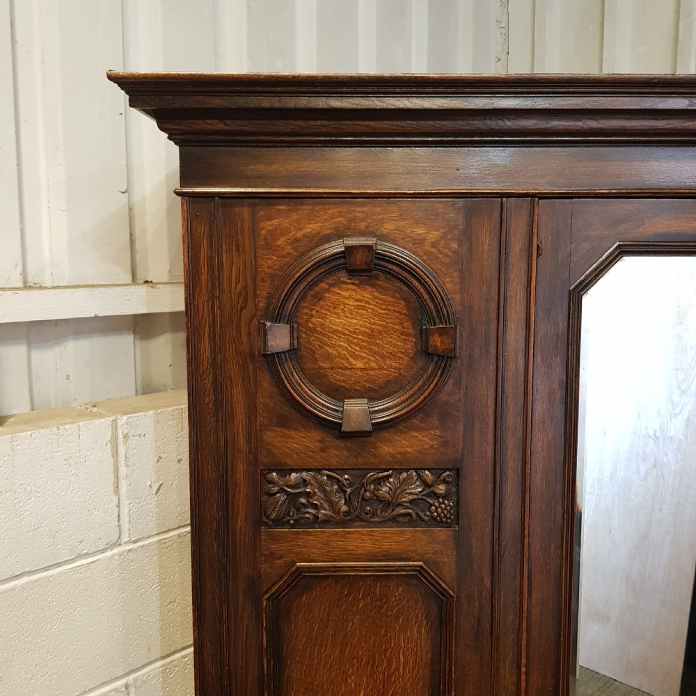 AN ANTIQUE EDWARDIAN OAK TRIPLE WARDROBE C1900 View VI