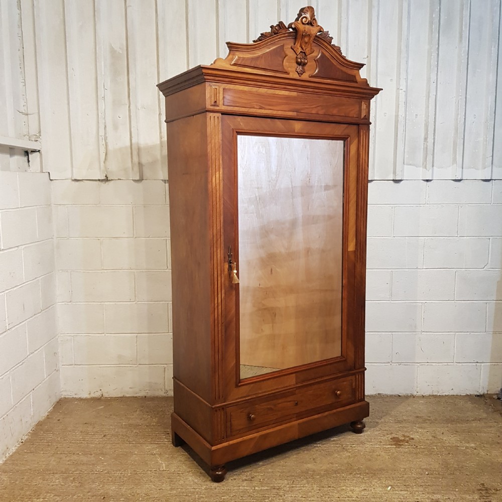AN ANTIQUE WALNUT ARMOIRE C1890