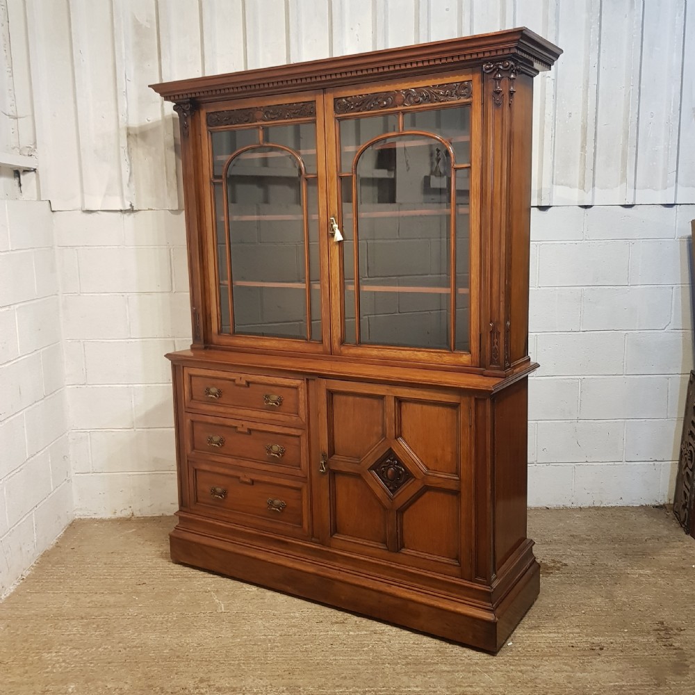 AN ANTIQUE LARGE WALNUT LIBRARY BOOKCASE C1890 View III