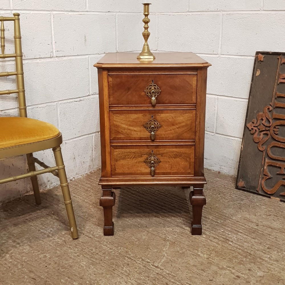 AN ANTIQUE SMALL WALNUT CHEST C1920