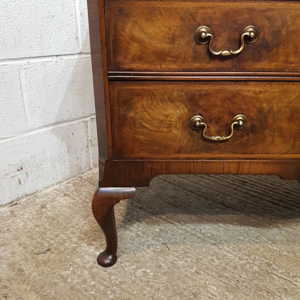AN ANTIQUE OAK AND BURR WALNUT THREE HEIGHT CHEST OF DRAWERS C1920 View V
