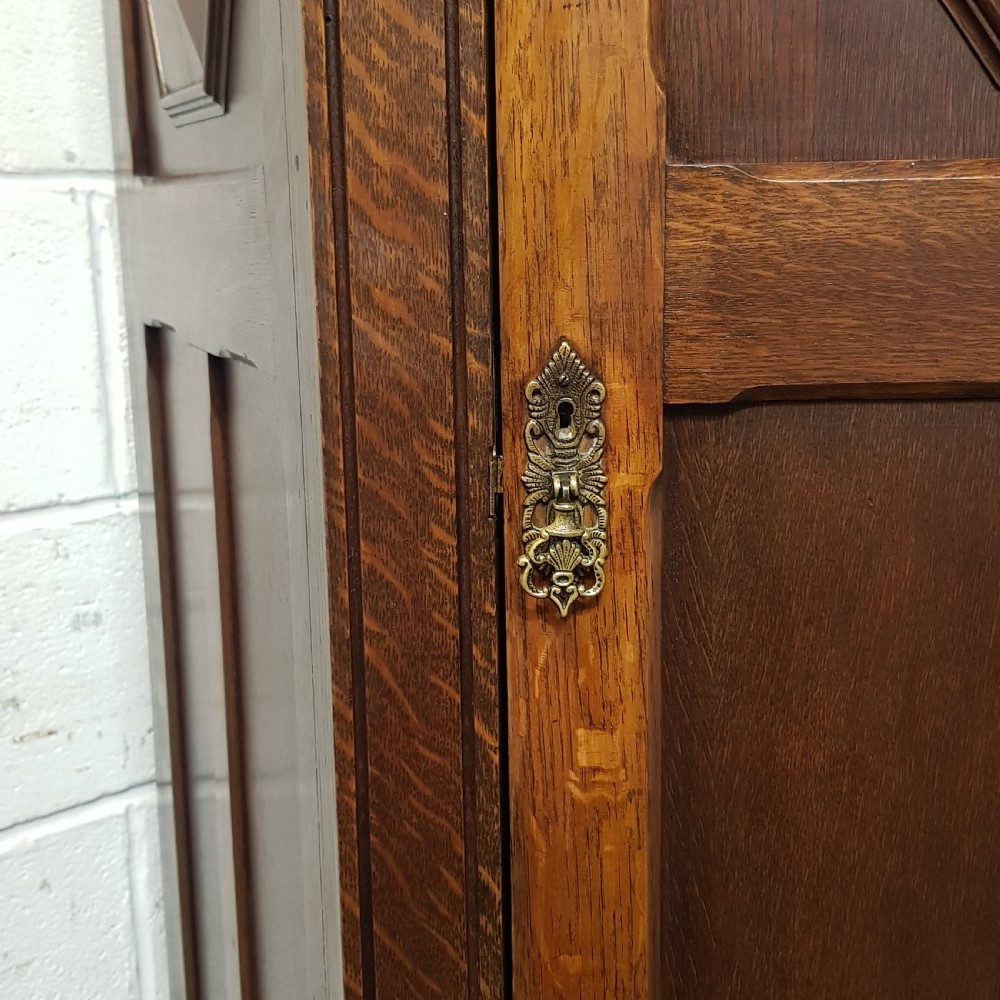 AN ANTIQUE OAK HALL WARDROBE C1920 View II