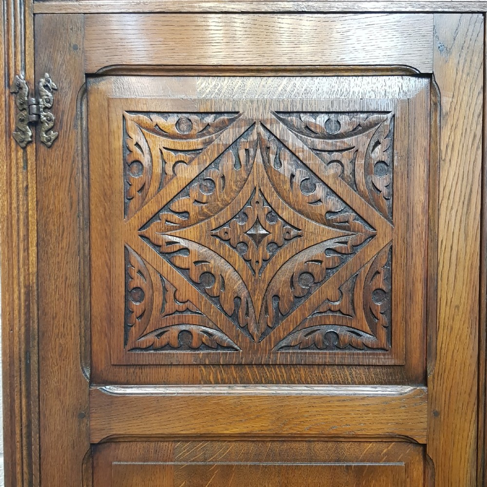 AN ANTIQUE DOUBLE OAK WARDROBE C1920 View II