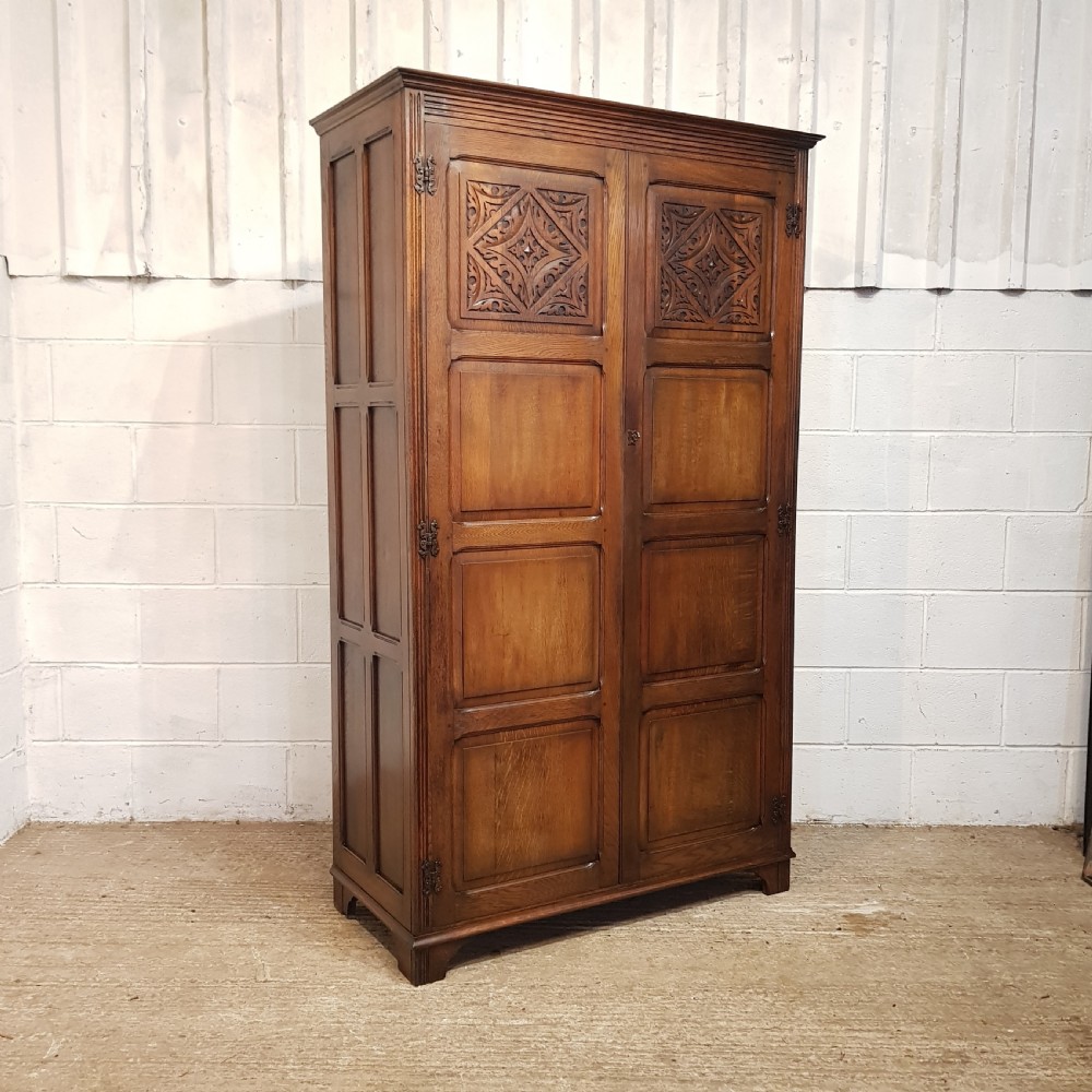 AN ANTIQUE DOUBLE OAK WARDROBE C1920 View V