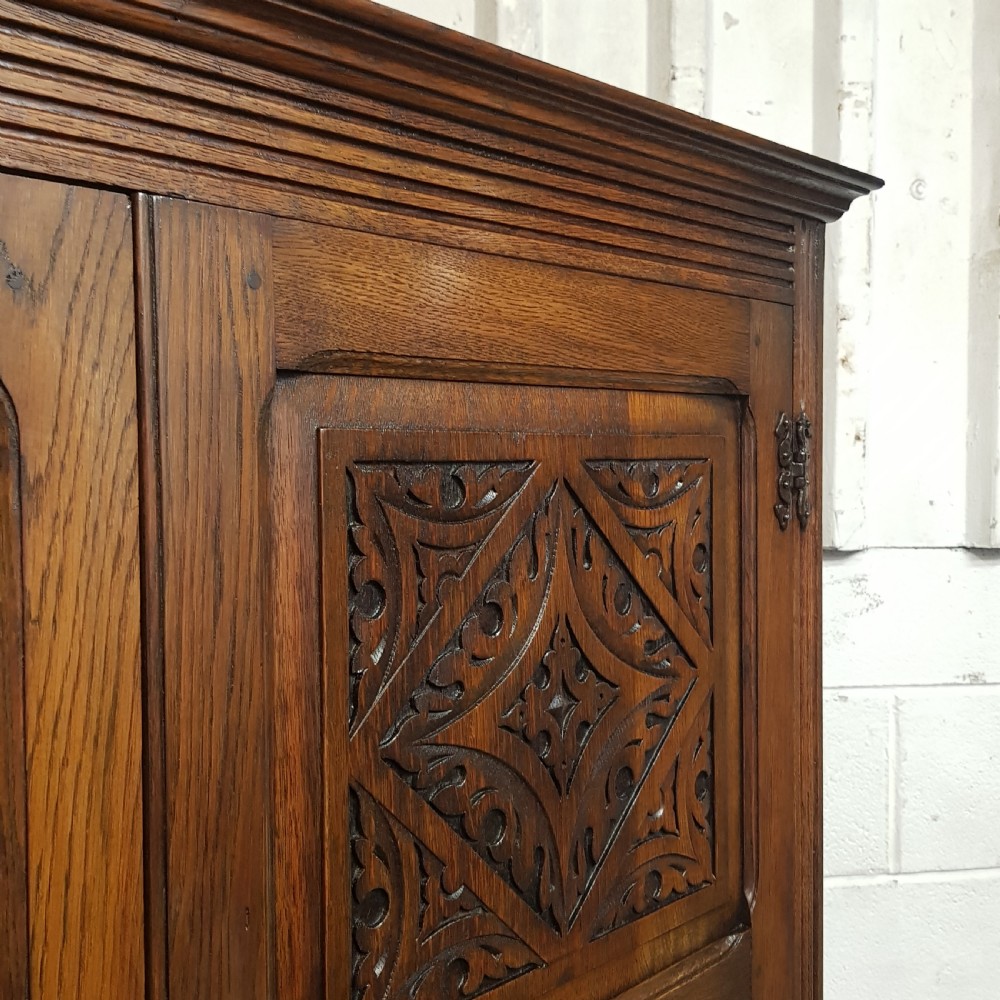 AN ANTIQUE DOUBLE OAK WARDROBE C1920 View VII