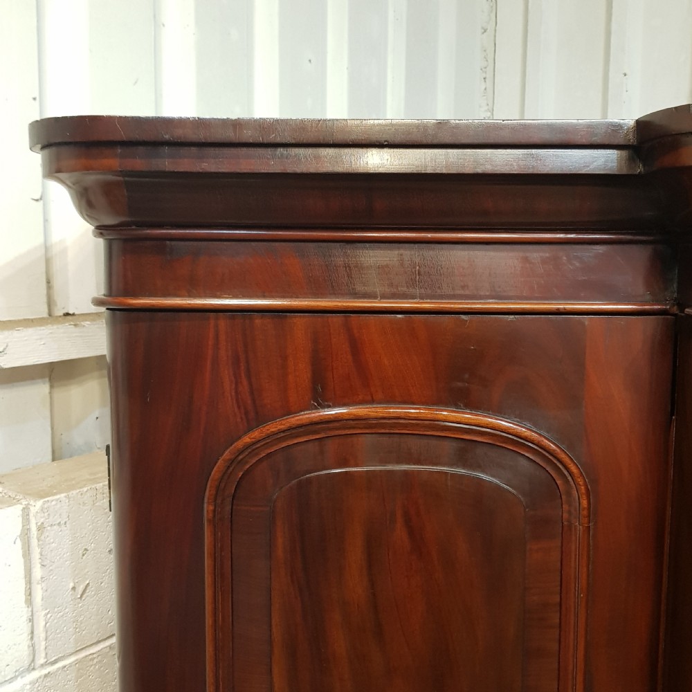 AN ANTIQUE VICTORIAN MAHOGANY BREAKFRONT TRIPLE WARDROBE C1860 View VII