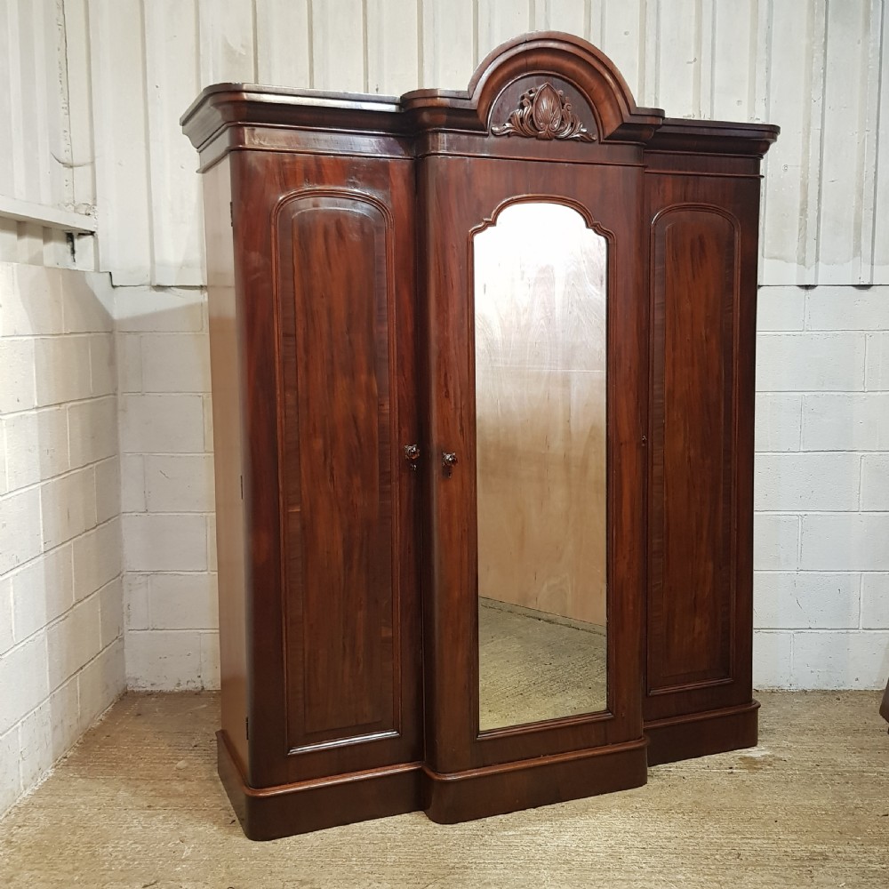 AN ANTIQUE VICTORIAN MAHOGANY BREAKFRONT TRIPLE WARDROBE C1860 View VIII