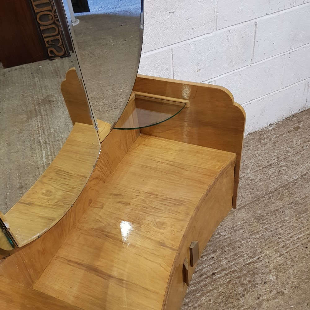 AN ART DECO WALNUT DRESSING TABLE C1920 View VI
