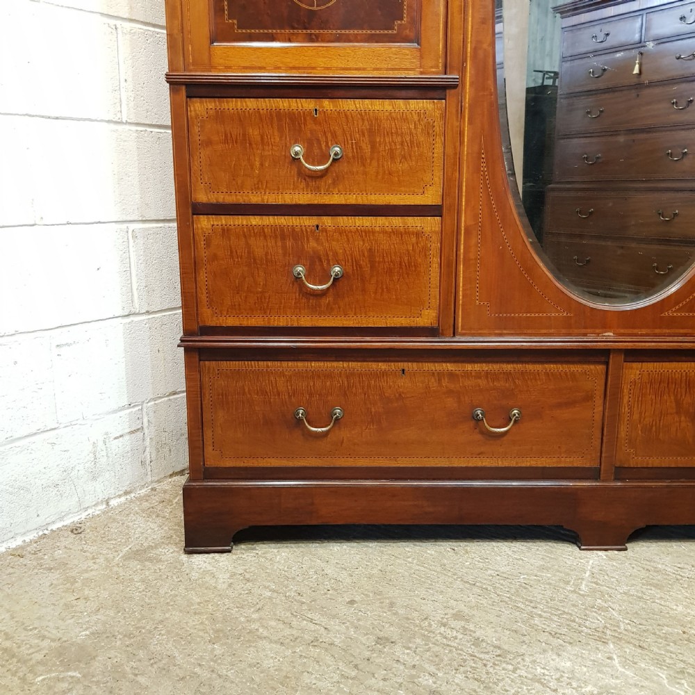 AN EDWARDIAN MAHOGANY TRIPLE WARDROBE C1900. View II
