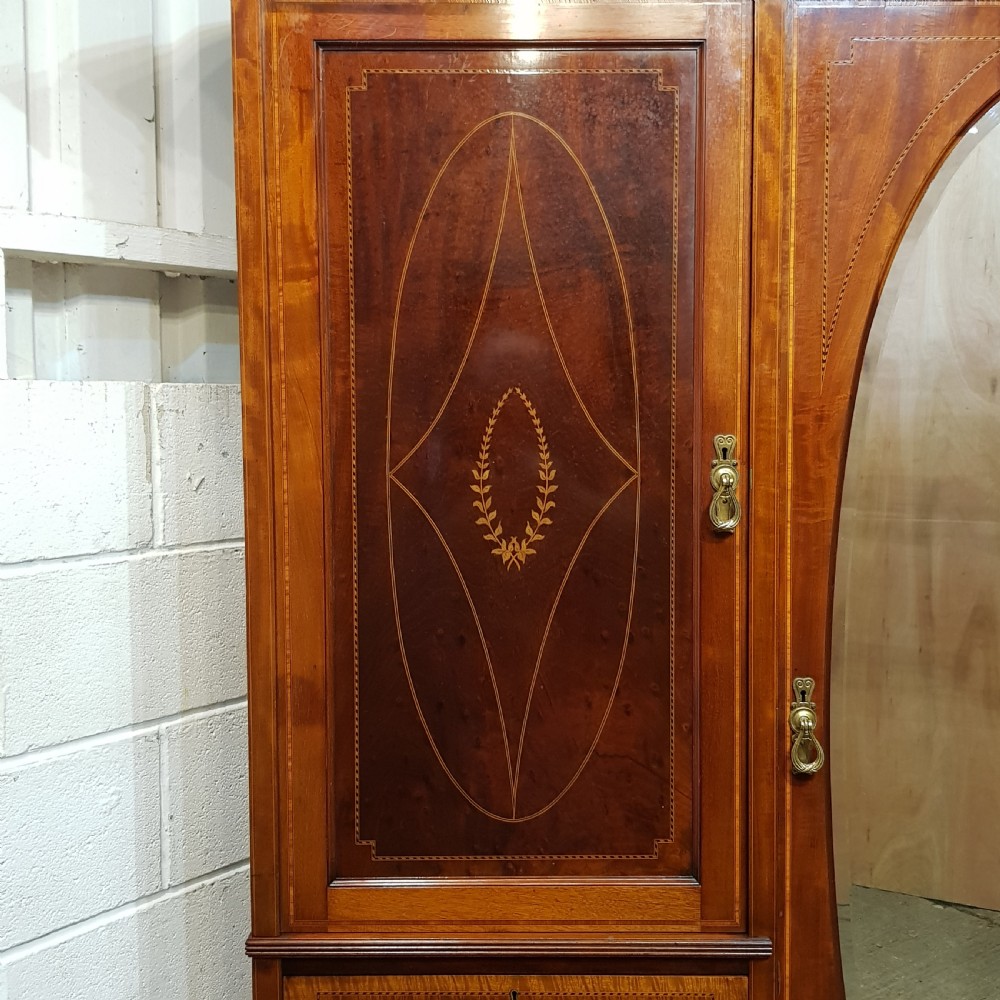 AN EDWARDIAN MAHOGANY TRIPLE WARDROBE C1900. View IV
