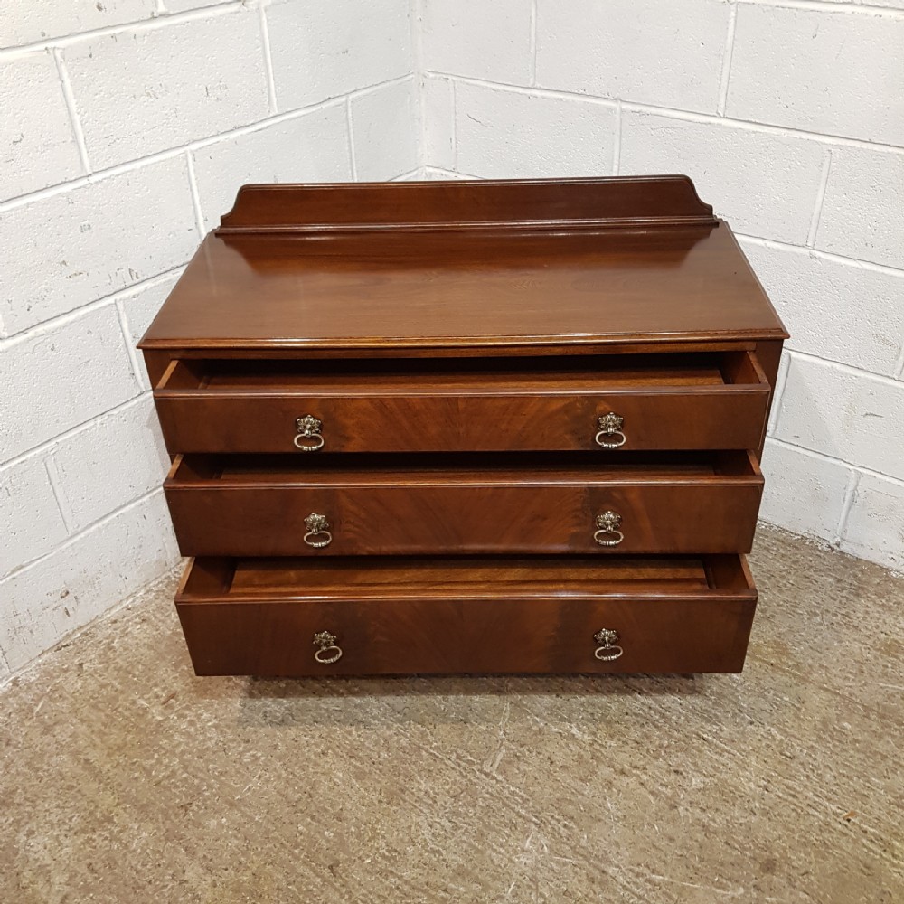 AN ANTIQUE 3 HEIGHT MAHOGANY CHEST OF DRAWERS C1920 View VI