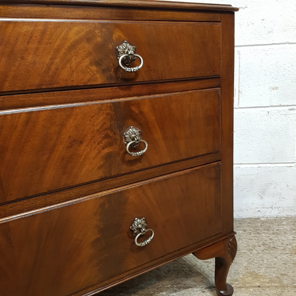 AN ANTIQUE 3 HEIGHT MAHOGANY CHEST OF DRAWERS C1920 View VII